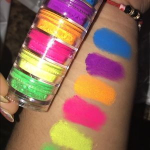 Neon loose pigment eyeshadow